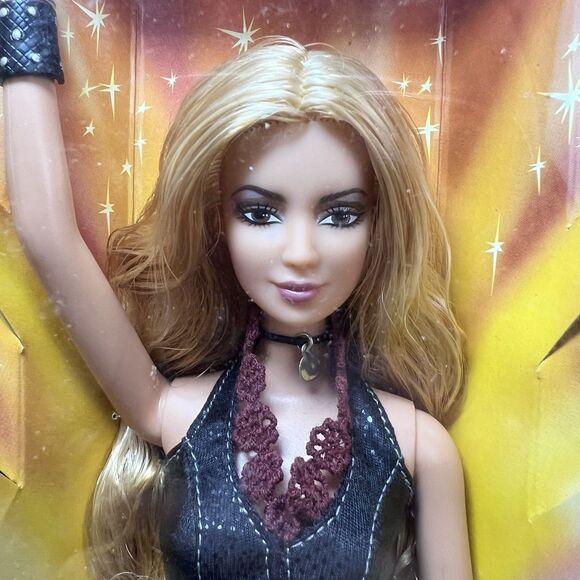 2002 Mattel Shakira Black Leather Concert Outfit Signature Network Doll B4534 - Picture 3 of 8